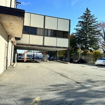PNC Bank - Outside - Banks & Credit Unions Near Me - Edison, New Jersey