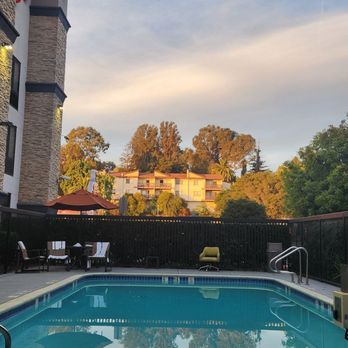 Hampton Inn Oakland-Hayward - Hotels Near Me - Hayward, California