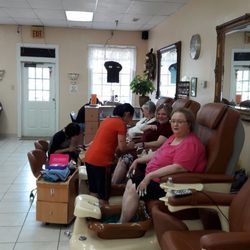 Nail Mystique - We love spa chair !