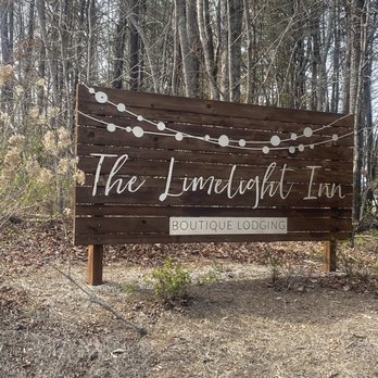 The Limelight Inn - Entrance sign, nicely lit at night. Were able to find the turn off very easily. - Hotels Near Me - Dahlonega, Georgia The Limelight Inn - Entrance sign, nicely lit at night. Were able to find the turn off very easily. - Hotels Near Me - Dahlonega, Georgia