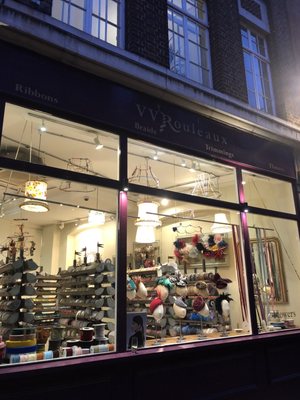 V V Rouleaux by null