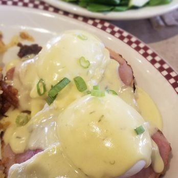 Buttermilk's Farmhouse - The Traitor with a side salad - Breakfast & Brunch Near Me - Patchogue, New York