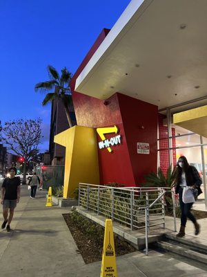 In-N-Out Burger by null