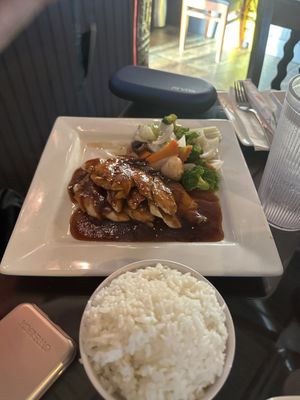 MAKI SUSHI AND THAI RESTAURANT by null