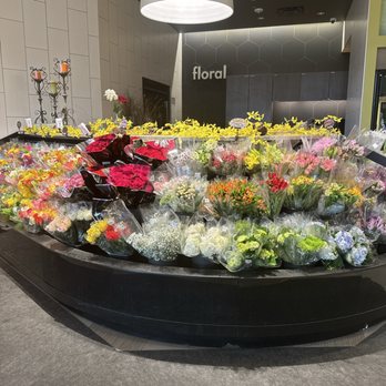 Hen House Supermarkets - Beautiful flowers - Grocery Near Me - Leawood, Kansas Hen House Supermarkets - Beautiful flowers - Grocery Near Me - Leawood, Kansas