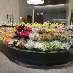 Hen House Supermarkets - Beautiful flowers