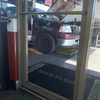 Jiffy Lube - In service - Oil Change Stations Near Me - Grand Prairie, Texas