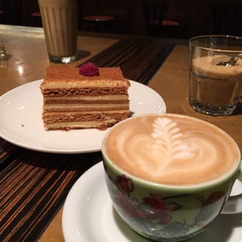L'Eto Caffe - Honey cake don't miss - Cafes Near Me - London, XGL