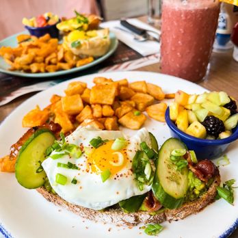Shack Attakk - Avocado toast plate - Breakfast & Brunch Near Me - Montreal, Quebec