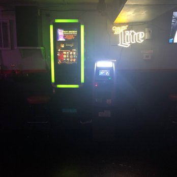 Linda's Lounge - Am I fox, ATM, couple of slot machines, and pool tables - Dive Bars Near Me - Lake Charles, Louisiana