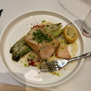 Bravado - Faroe Island Salmon & Asparagus with Lemon Caper Beurre Blanc Sauce - Pizza Near Me - Franklin, Tennessee Bravado - Faroe Island Salmon & Asparagus with Lemon Caper Beurre Blanc Sauce - Pizza Near Me - Franklin, Tennessee