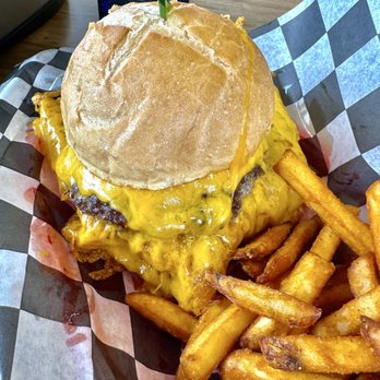 Squeeze Burger - Squeeze Burger , 1/4 lb, small skirt - Burgers Near Me - Sonora, California