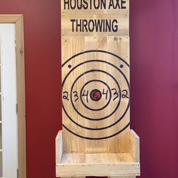 Houston Axe Throwing - Axe Throwing Near Me - Houston, Texas