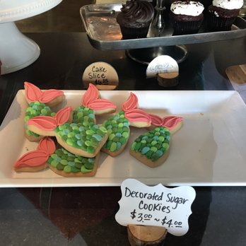 Red Dessert Dive - Desserts Near Me - Houston, Texas Red Dessert Dive - Desserts Near Me - Houston, Texas