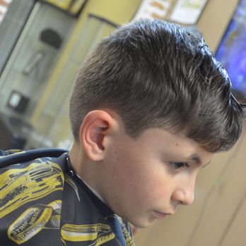 TrueMAN Barber - Close Fade using the clipper over comb method w light shear(scissor) work - Barbers Near Me - Fredericksburg, Virginia TrueMAN Barber - Close Fade using the clipper over comb method w light shear(scissor) work - Barbers Near Me - Fredericksburg, Virginia
