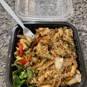 Goi Express Thai - Drunken noodle with fresh delish basil - Thai Near Me - Murrieta, California Goi Express Thai - Drunken noodle with fresh delish basil - Thai Near Me - Murrieta, California