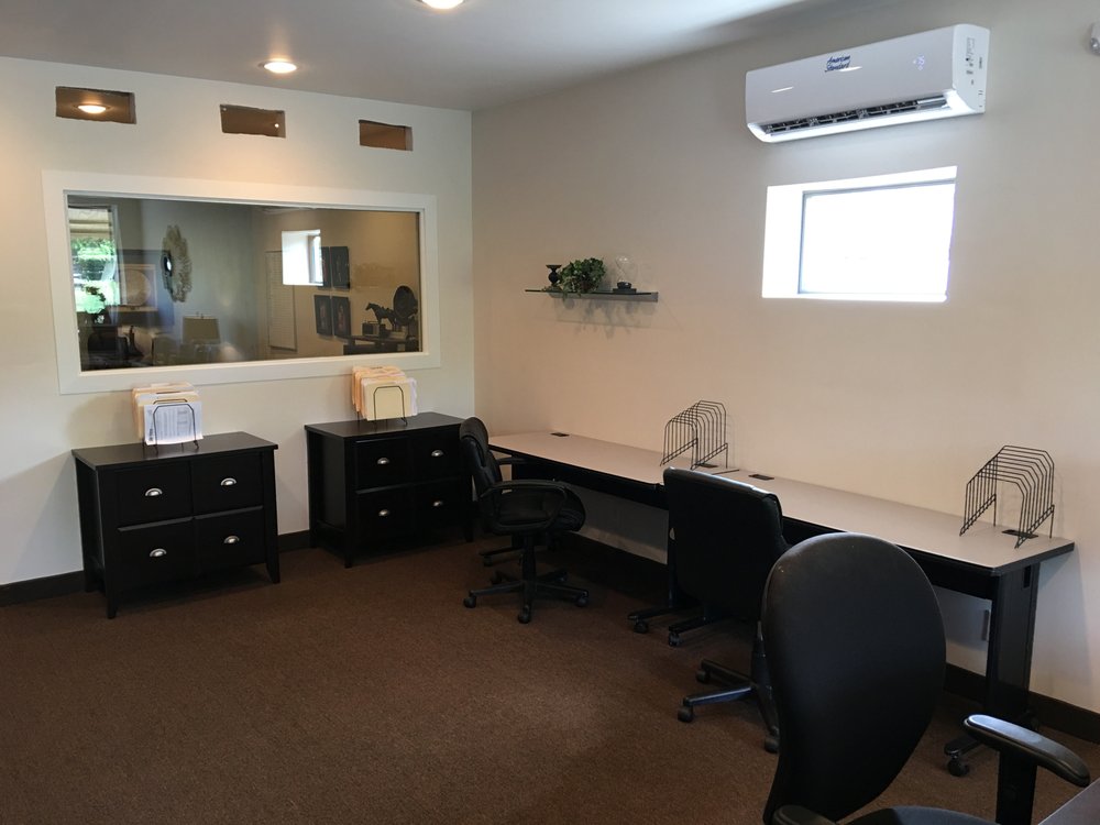 WINLAND GROUP Updated June 2024 131 S Birch Ave, Siler City, North Carolina Real Estate