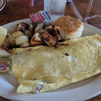 Annie's Cafe - Bacon cheese omlette - Sandwiches Near Me - Cedar Key, Florida
