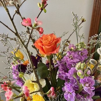 Red Barn Flowers And Design - Close-up of the blooms in my arrangement. - Florists Near Me - Corvallis, Oregon Red Barn Flowers And Design - Close-up of the blooms in my arrangement. - Florists Near Me - Corvallis, Oregon