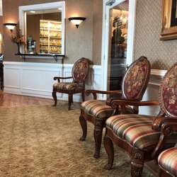 Michael L Howard, DDS - A very warm and inviting waiting area.