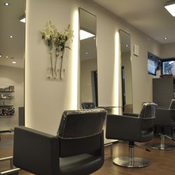 Huller's Friseurstudio - Modernes Ambiente zum Wohlfühlen