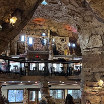 Canyonlands - Inside the restaurant, look around and stay away from the food - Beer Bar Near Me - Williams, Arizona