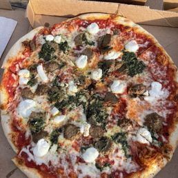Meatball, pesto, ricotta pizza (medium)