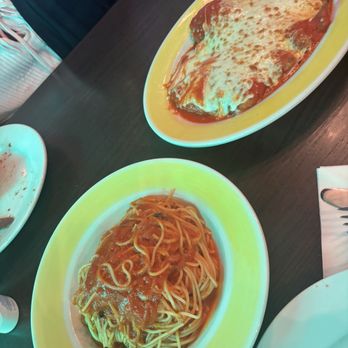L&B Spumoni Gardens - Chicken Parmigiana w/ spaghetti - Pizza Near Me - Brooklyn, New York L&B Spumoni Gardens - Chicken Parmigiana w/ spaghetti - Pizza Near Me - Brooklyn, New York