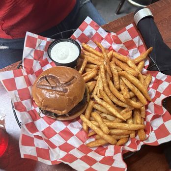 Roscoe's Tavern - Classic Burger - Gay Bars Near Me - Chicago, Illinois