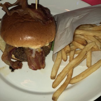 Dave & Buster's Miami - The triple bacon burger, the fries weren't seasoned at all - American Near Me - Miami, Florida