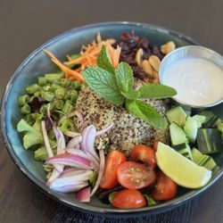 Saneh Bangkok - Salads: Yum Quinoa