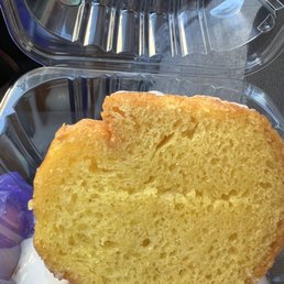 Dry lemon pound cake the outter edge was the only thing that was moist but still nasty Dry lemon pound cake the outter edge was the only thing that was moist but still nasty