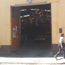 Vela Muxe - Entrada desde la calle de Bustamante.