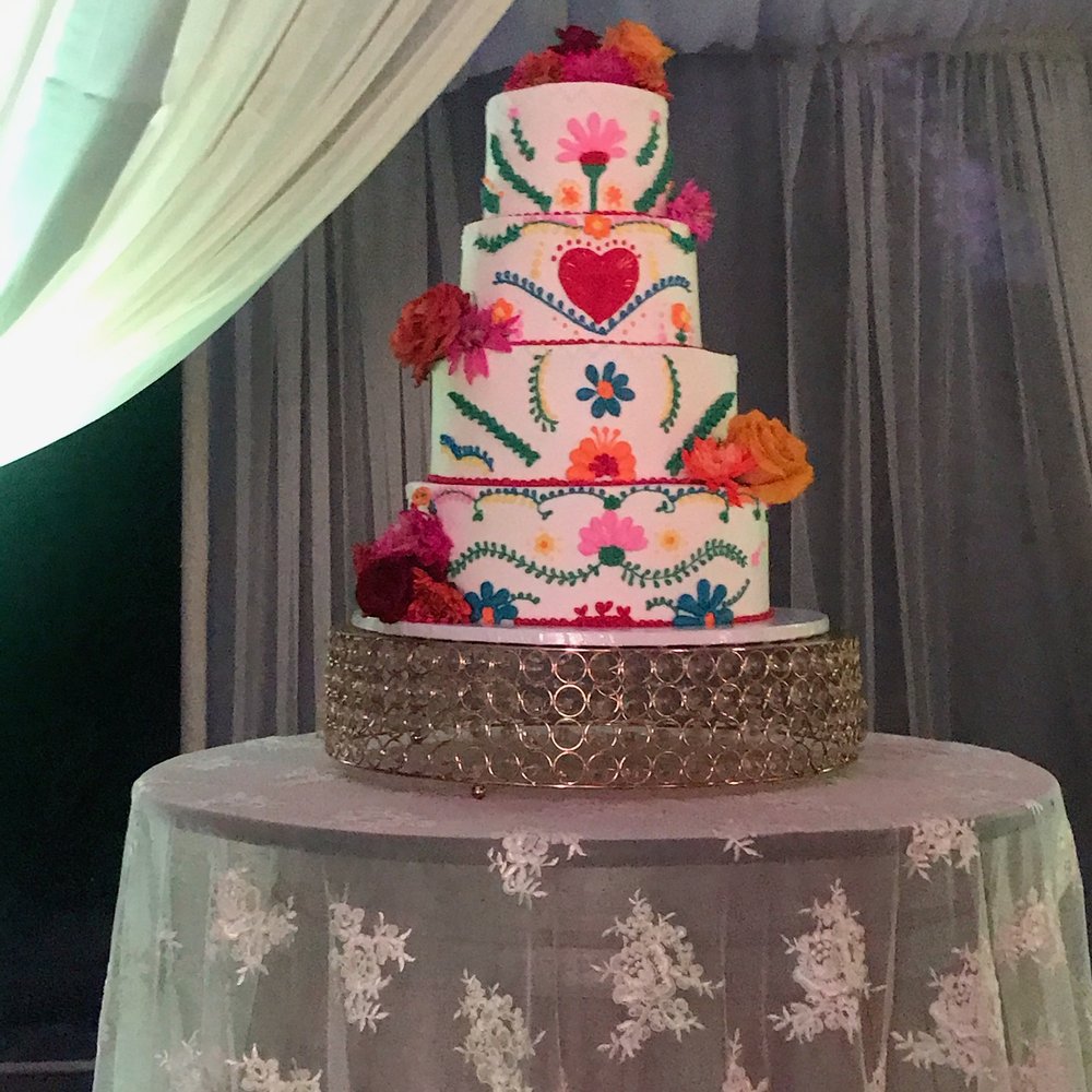 Dia de los Muertos themed wedding cake. :) Dia de los Muertos themed wedding cake. :)