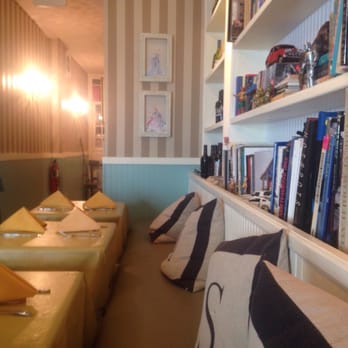Sisters Thai - Cute sitting area. - Thai Near Me - Fairfax, Virginia