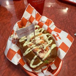 Chilled LOBSTER ROLL - Full Size TG Chilled LOBSTER ROLL - Full Size TG