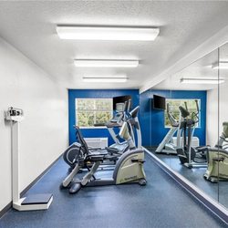 Microtel Inn & Suites by Wyndham Searcy - Health club fitness center gym