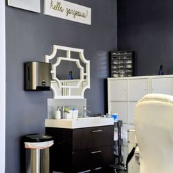 Gloss Nail Bar