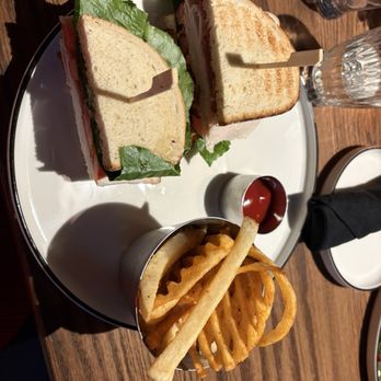 Bethlehem Barrel & Drafthouse - Turkey BLT - Whiskey Bars Near Me - Fountain Hill, Pennsylvania