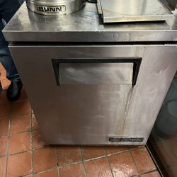 Avetis - Restaurant - True cooler repair
