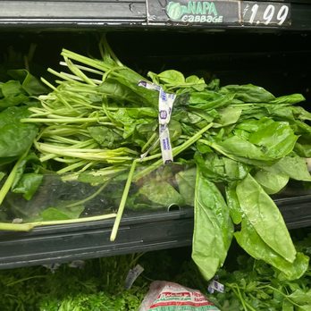 Straub's Fine Grocers - a bunch of spinach in a grocery store - Grocery Near Me - Saint Louis, Missouri Straub's Fine Grocers - a bunch of spinach in a grocery store - Grocery Near Me - Saint Louis, Missouri