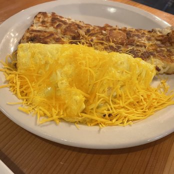 Squirrel Tree Restaurant & Bar - Cheese Omelet with Bacon and hash browns! - American Near Me - Leavenworth, Washington