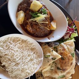 Quick chicken vindaloo with GARLIC NAAN