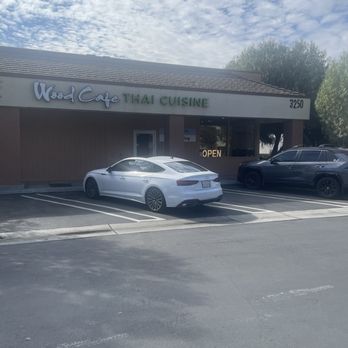 Manon - Outside - Thai Near Me - Fullerton, California
