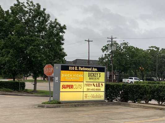 Supercuts 210 E Parkwood Ave Ste E Friendswood Tx Hair Salons Mapquest