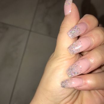 Scarlet Nails & Spa - Nail Salons Near Me - Mississauga, Ontario