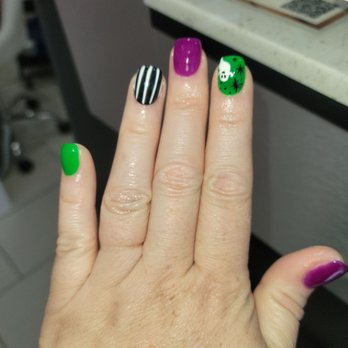 Gloss & Feathers - Nail Salons Near Me - Phoenix, Arizona