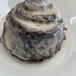 Ube cinnamon roll