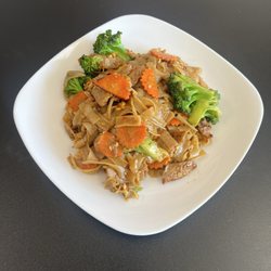 Thai Siam Restaurant - Pad See Ew (Soy Sauce Noodles)