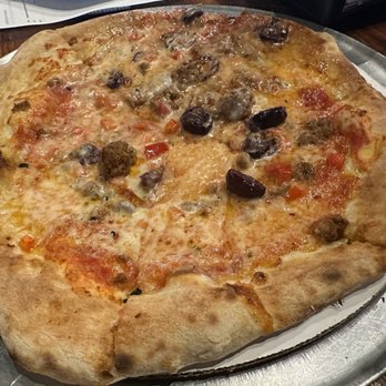 Masthead Brewing - Spanish Chorizo - pizza with crumbled spanish chorizo, red peppers, kalamata olives, pepper jack cheese - Breweries Near Me - Cleveland, Ohio